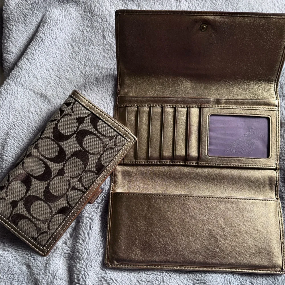 COACH Vintage Signature Monogramed Continental Wallet - Brown/Tan